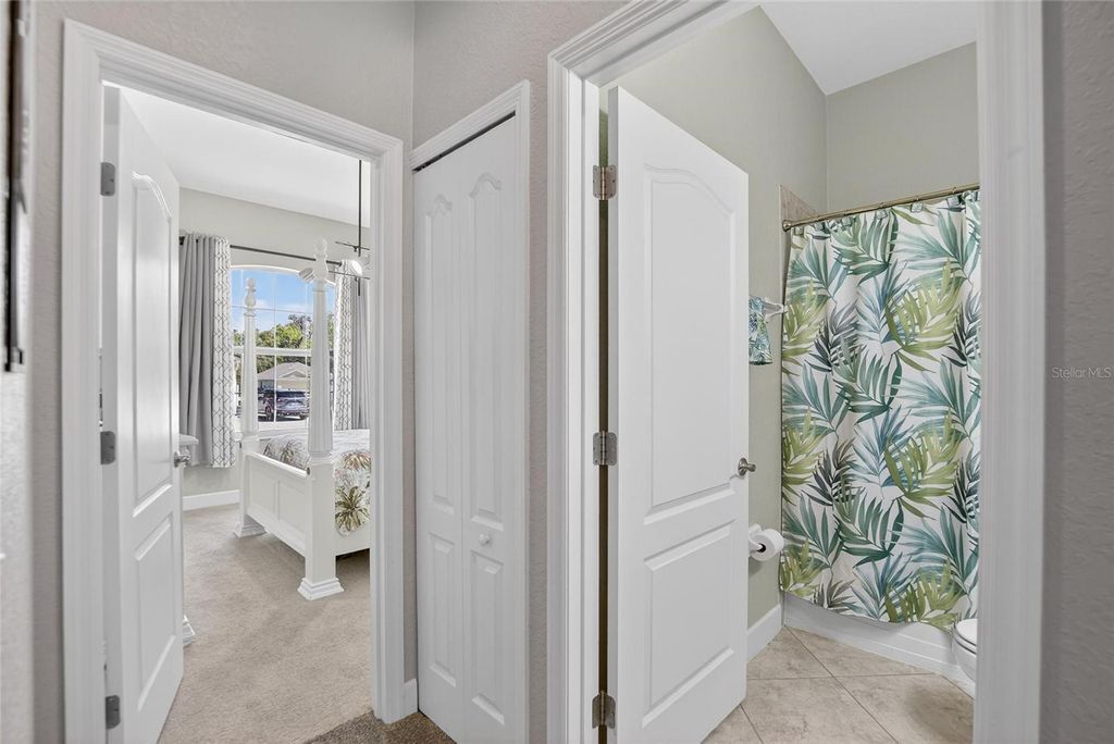 Image 30 of property listing at 2334 CREEKS CROSSING DRIVE, Lakeland, FL 33810