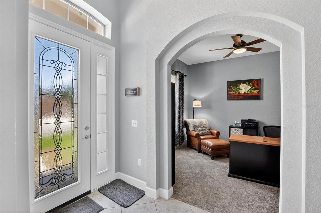 Image 4 of property listing at 2334 CREEKS CROSSING DRIVE, Lakeland, FL 33810