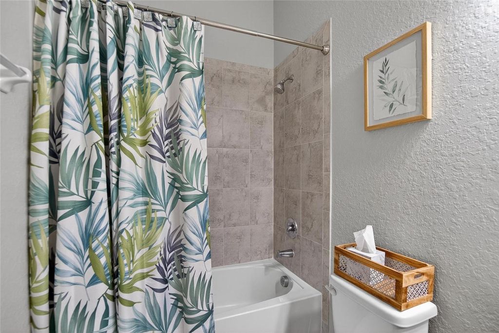 Image 32 of property listing at 2334 CREEKS CROSSING DRIVE, Lakeland, FL 33810