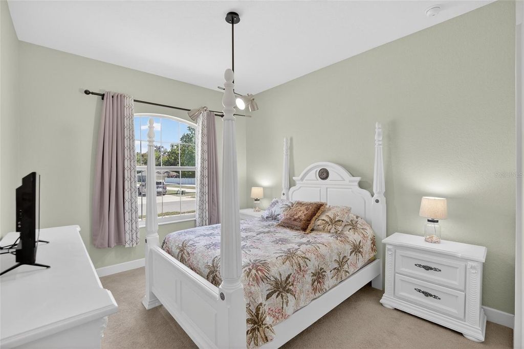 Image 34 of property listing at 2334 CREEKS CROSSING DRIVE, Lakeland, FL 33810