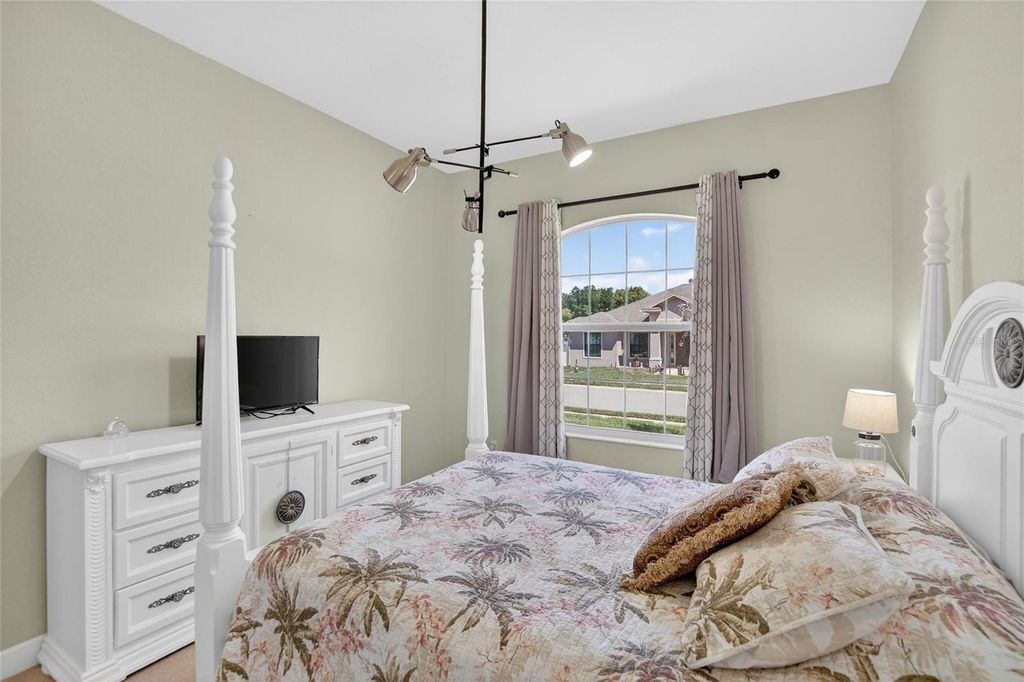 Image 35 of property listing at 2334 CREEKS CROSSING DRIVE, Lakeland, FL 33810