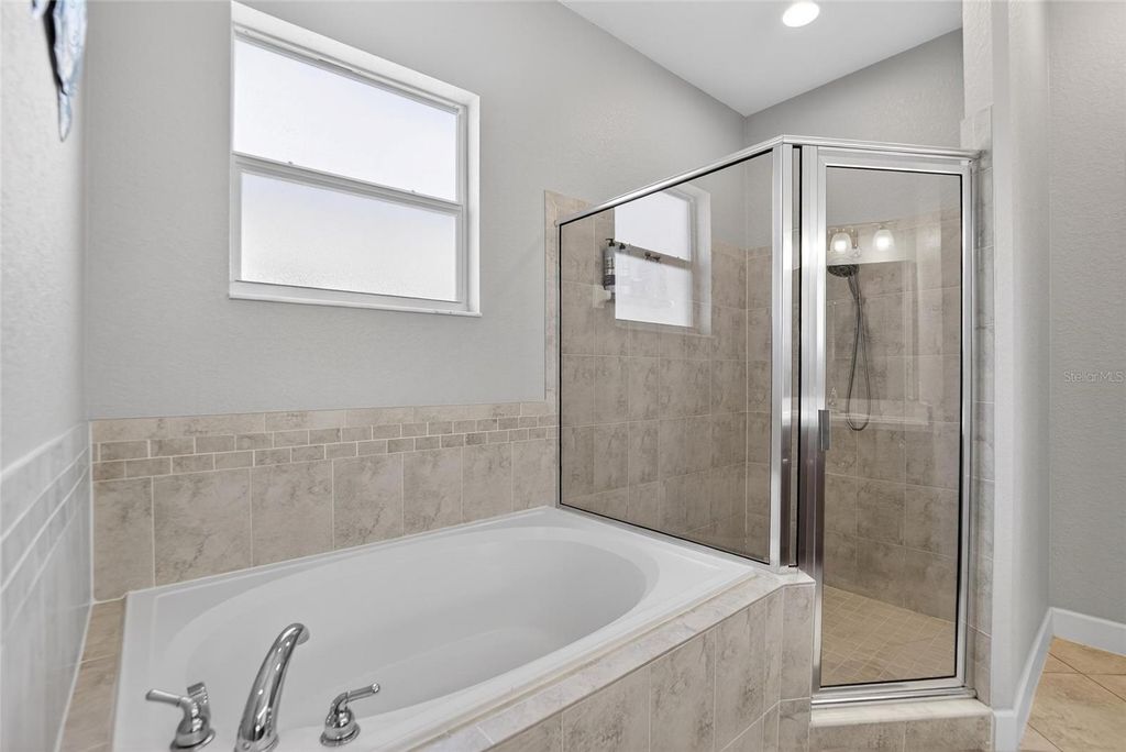 Image 45 of property listing at 2334 CREEKS CROSSING DRIVE, Lakeland, FL 33810