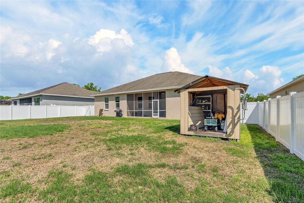 Image 57 of property listing at 2334 CREEKS CROSSING DRIVE, Lakeland, FL 33810