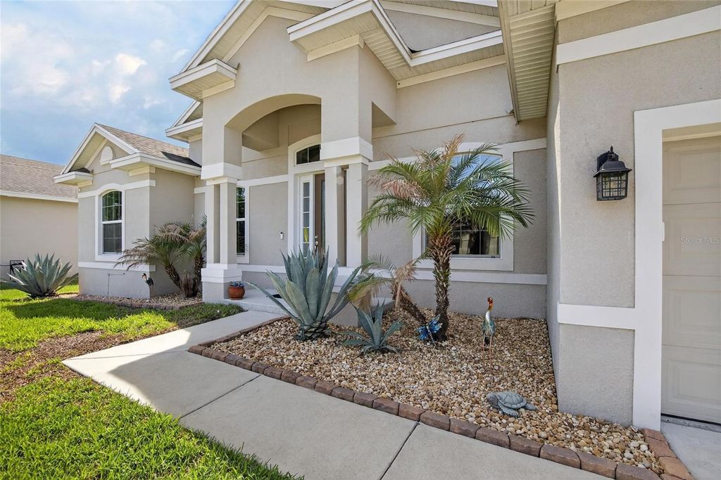 Image 69 of property listing at 2334 CREEKS CROSSING DRIVE, Lakeland, FL 33810