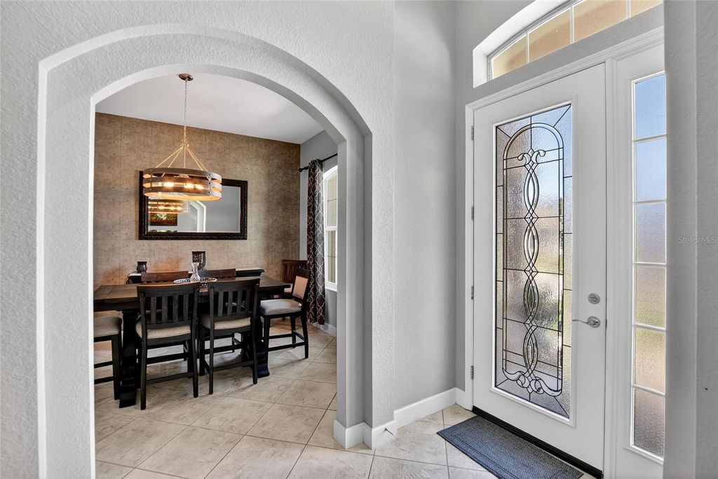 Image 8 of property listing at 2334 CREEKS CROSSING DRIVE, Lakeland, FL 33810