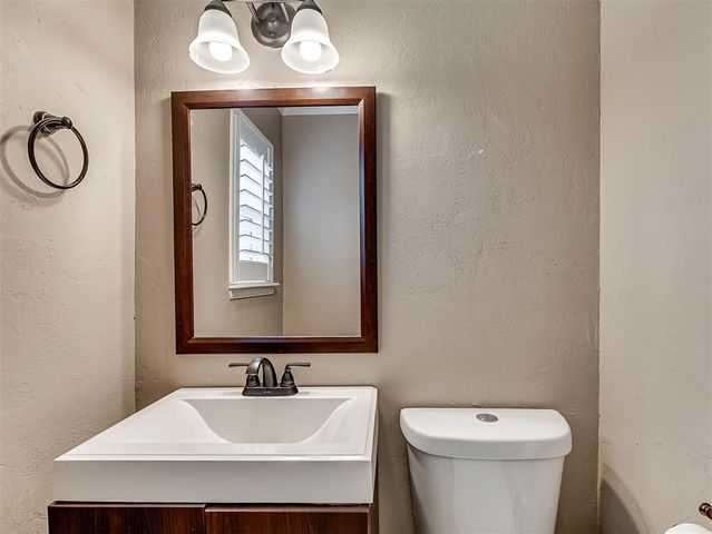 11437 N May Avenue, Oklahoma City, OK 73120