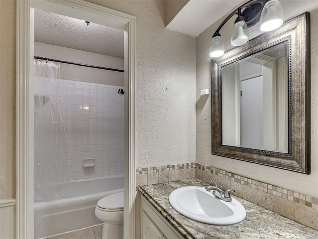 11437 N May Avenue, Oklahoma City, OK 73120