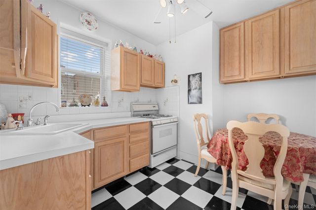 31-72 44th Street, Astoria, NY 11103