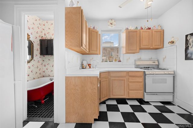 31-72 44th Street, Astoria, NY 11103