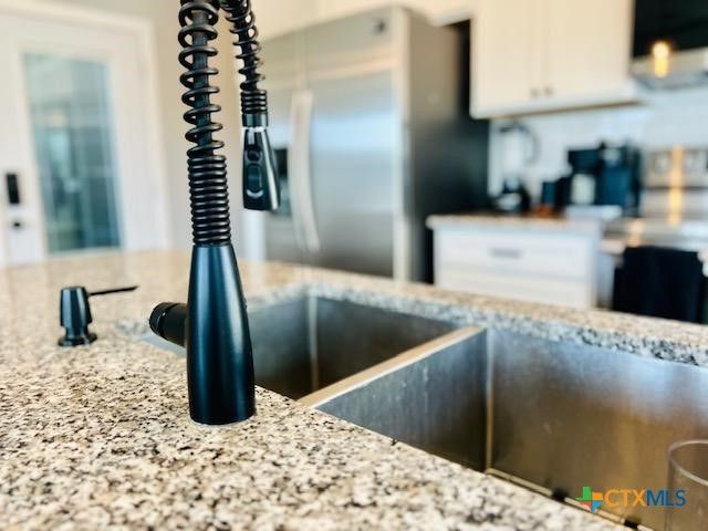 2824 W Harrison Avenue, Port O'connor, TX 77982