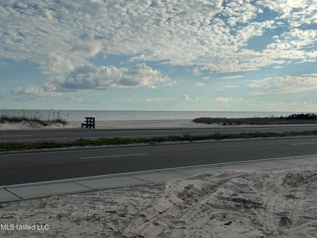 124 Holiday Drive, Pass Christian, MS 39571