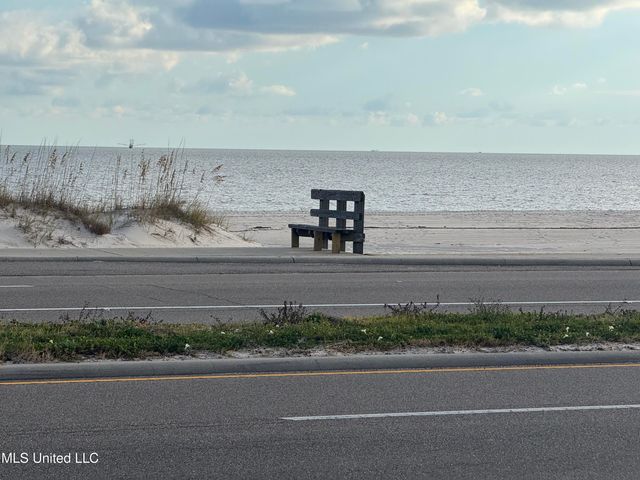 124 Holiday Drive, Pass Christian, MS 39571