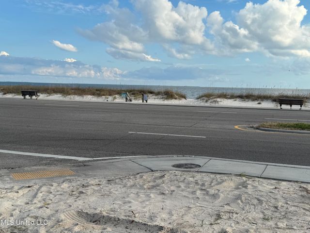 124 Holiday Drive, Pass Christian, MS 39571