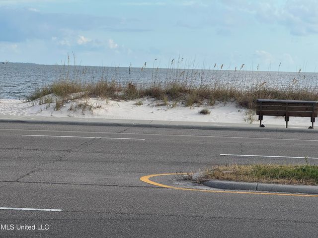 124 Holiday Drive, Pass Christian, MS 39571