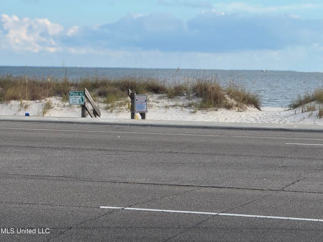 124 Holiday Drive, Pass Christian, MS 39571