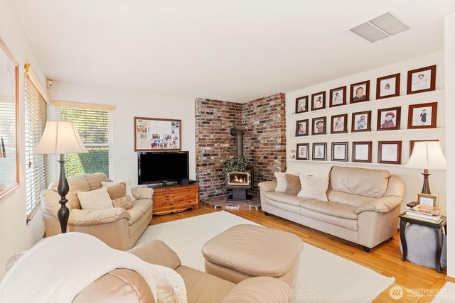 782 NW Apple Blossom Loop, Bremerton, WA 98311