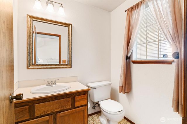 782 NW Apple Blossom Loop, Bremerton, WA 98311