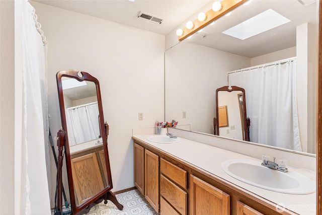 782 NW Apple Blossom Loop, Bremerton, WA 98311