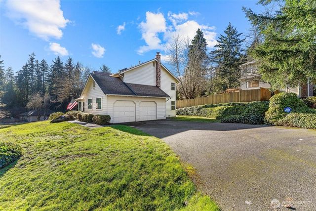 782 NW Apple Blossom Loop, Bremerton, WA 98311
