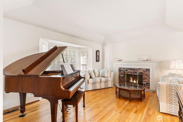 782 NW Apple Blossom Loop, Bremerton, WA 98311