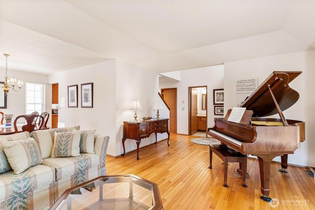 782 NW Apple Blossom Loop, Bremerton, WA 98311