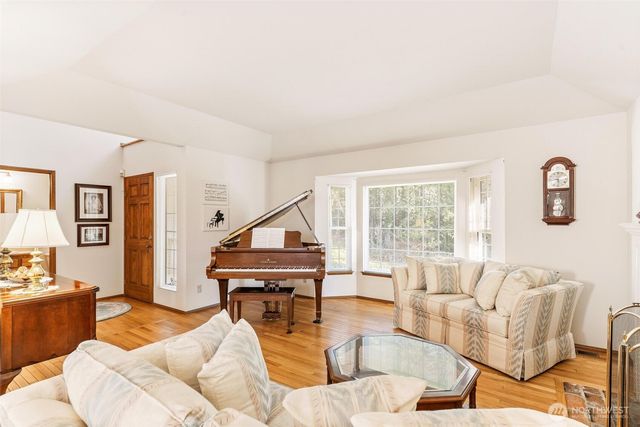 782 NW Apple Blossom Loop, Bremerton, WA 98311