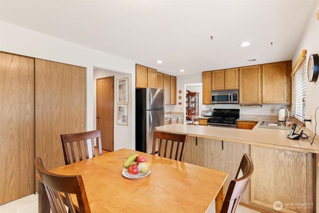 782 NW Apple Blossom Loop, Bremerton, WA 98311