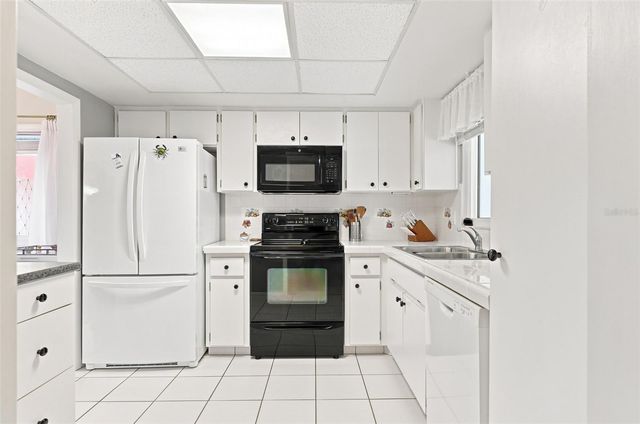 2407 RIVERBLUFF PARKWAY V-226, Sarasota, FL 34231