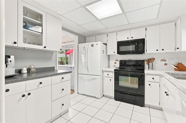 2407 RIVERBLUFF PARKWAY V-226, Sarasota, FL 34231