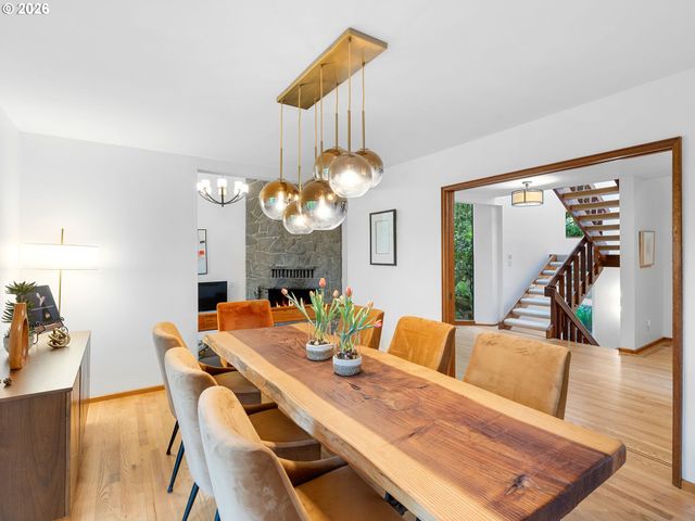 5822 Sw SHERIDAN Ct, Portland, OR 97221