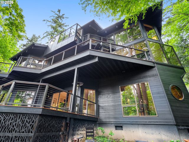 5822 Sw SHERIDAN Ct, Portland, OR 97221