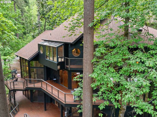 5822 Sw SHERIDAN Ct, Portland, OR 97221