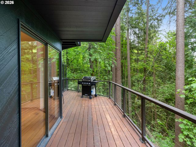 5822 Sw SHERIDAN Ct, Portland, OR 97221