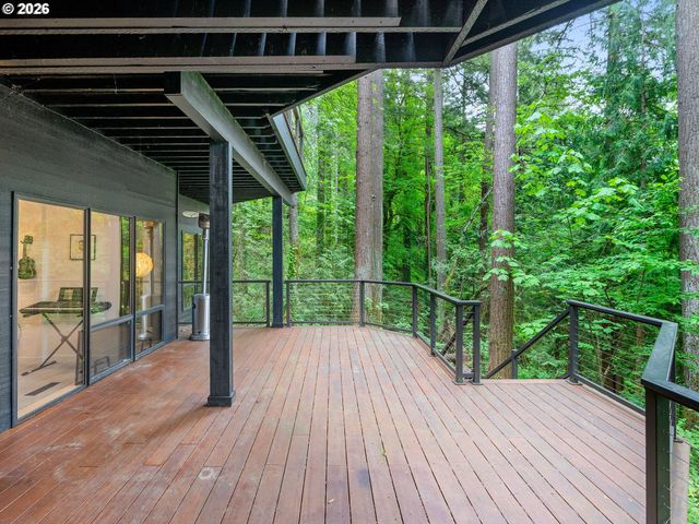 5822 Sw SHERIDAN Ct, Portland, OR 97221