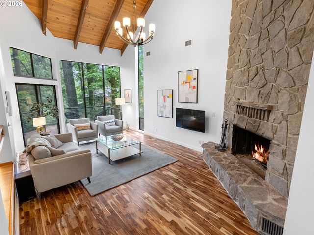5822 Sw SHERIDAN Ct, Portland, OR 97221