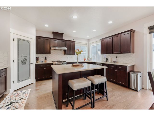 1949 SILVERSTONE Dr, Forest Grove, OR 97116