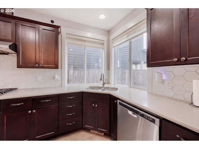 1949 SILVERSTONE Dr, Forest Grove, OR 97116
