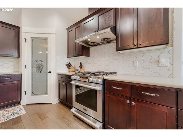 1949 SILVERSTONE Dr, Forest Grove, OR 97116