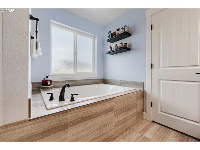 1949 SILVERSTONE Dr, Forest Grove, OR 97116