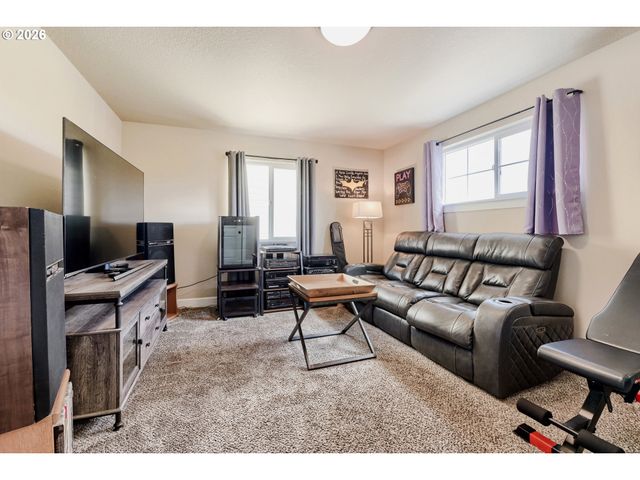 1949 SILVERSTONE Dr, Forest Grove, OR 97116