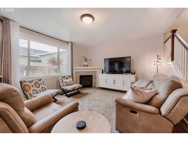 1949 SILVERSTONE Dr, Forest Grove, OR 97116