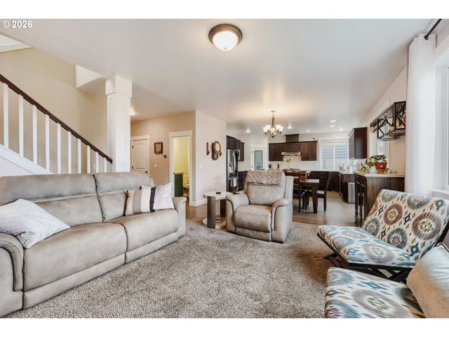 1949 SILVERSTONE Dr, Forest Grove, OR 97116