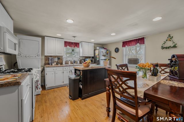 349 Naubuc Avenue B, Glastonbury, CT 06033