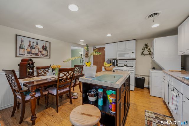 349 Naubuc Avenue B, Glastonbury, CT 06033