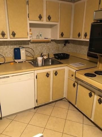 4751 NW 21st Street 618, Lauderhill, FL 33313