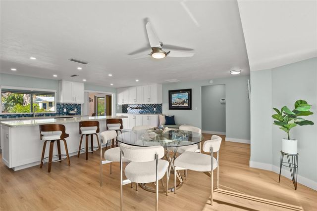 353 AVENIDA LEONA, Sarasota, FL 34242