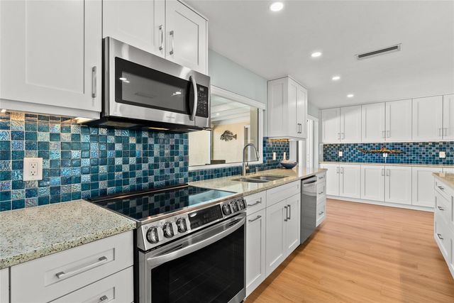 353 AVENIDA LEONA, Sarasota, FL 34242