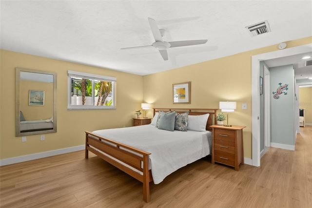 353 AVENIDA LEONA, Sarasota, FL 34242