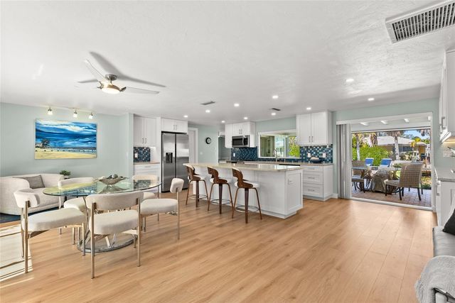 353 AVENIDA LEONA, Sarasota, FL 34242