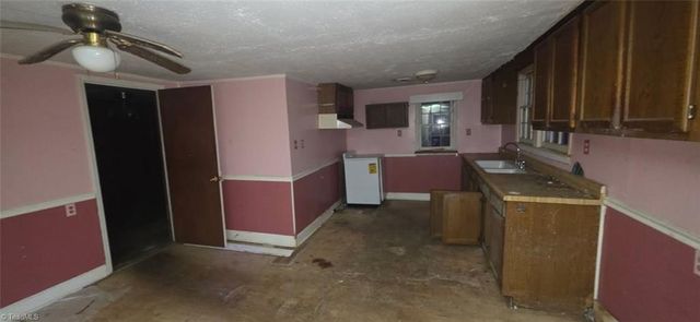 4372 Oak Ridge Drive, Winston-salem, NC 27105